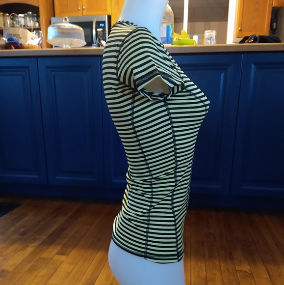 Size Xs 90° degrees by reflex workout top - Picture 9 of 16